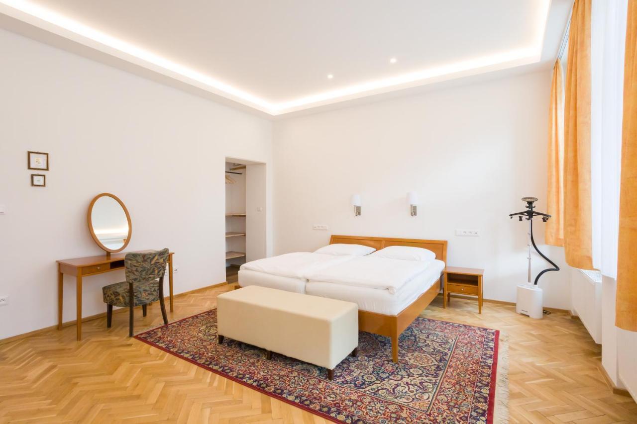 Luxusni Velky Apartman S Terasou V Centru Litomysle Bagian luar foto