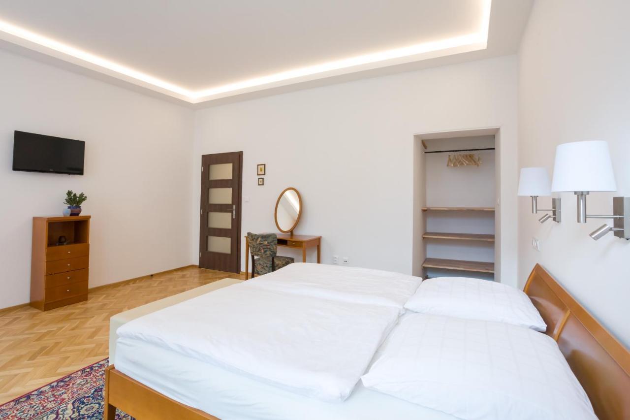 Luxusni Velky Apartman S Terasou V Centru Litomysle Bagian luar foto