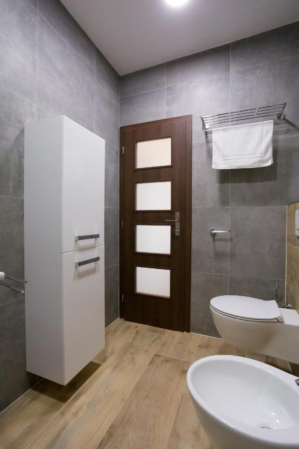 Luxusni Velky Apartman S Terasou V Centru Litomysle Bagian luar foto