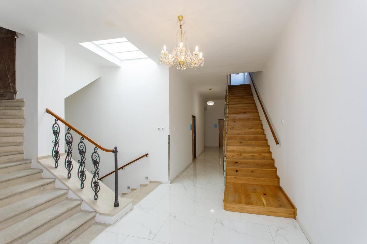 Luxusni Velky Apartman S Terasou V Centru Litomysle Bagian luar foto