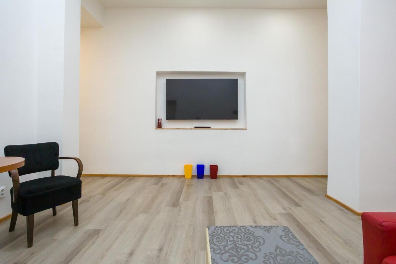 Luxusni Velky Apartman S Terasou V Centru Litomysle Bagian luar foto